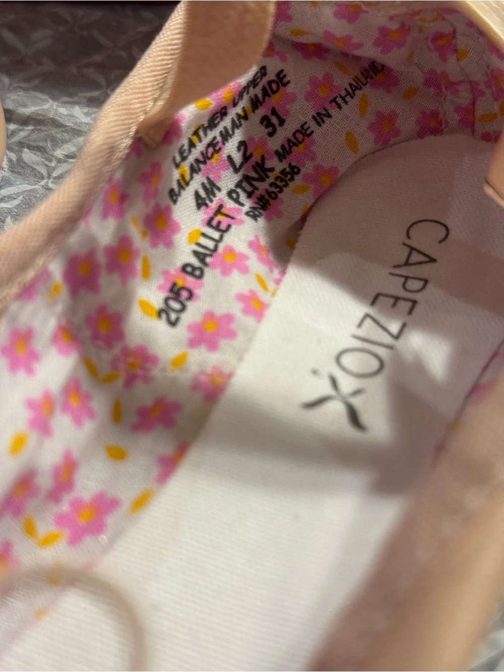 Capezio Leather Full Sole Daisy Ballet Shoe Girls Size 4 M Pink
